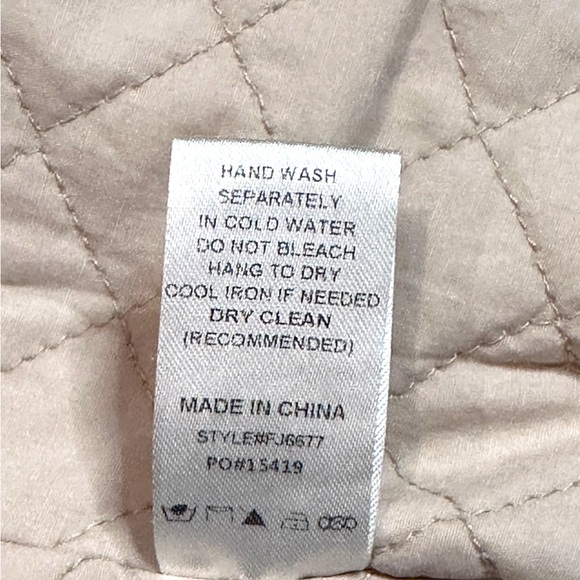 🎉HP🎉 NWT Vernacular Puff Sleeved Cropped Quilted Jacket in Cream. Size Large - Picture 14 of 16